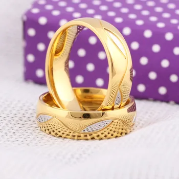 Златното безцветно стоманен годежен пръстен за двойки любовници ширина 6 мм