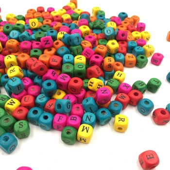 200шт 10мм цветни дървени кубични букви распорные мъниста азбука куб квадрат кост мъниста с дупка бижута изводи смесено писмо